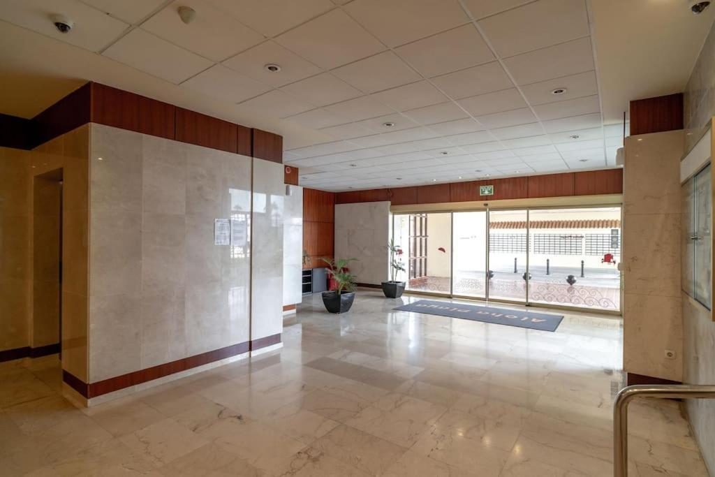 Apartamento A Pie De Playa Con Terraza Y Piscinas Apartment Benalmadena Luaran gambar