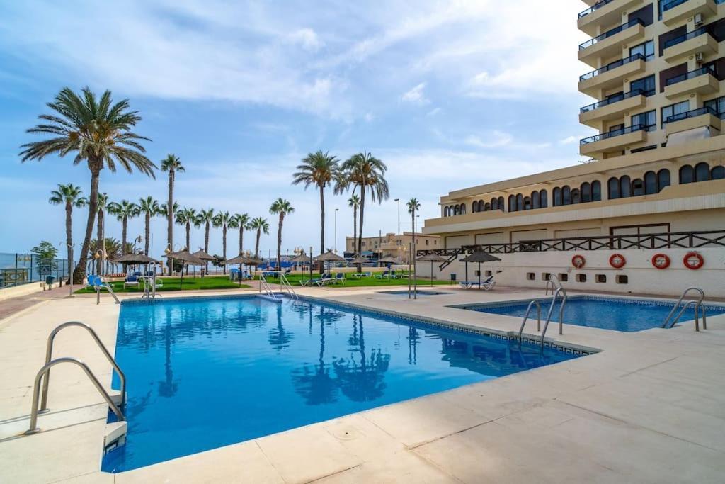 Apartamento A Pie De Playa Con Terraza Y Piscinas Apartment Benalmadena Luaran gambar