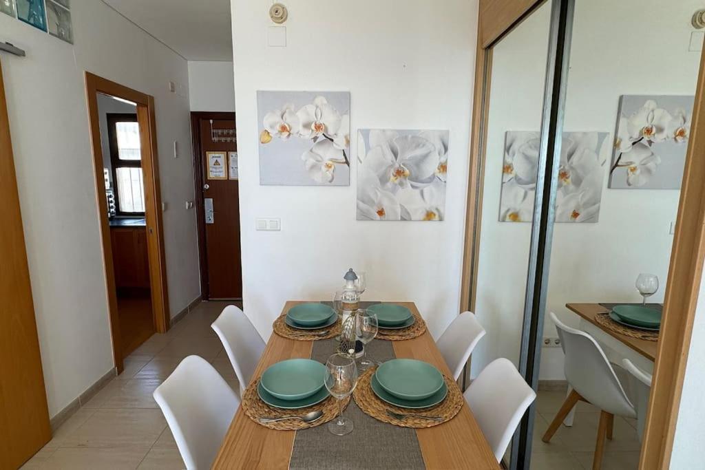 Apartamento A Pie De Playa Con Terraza Y Piscinas Apartment Benalmadena Luaran gambar