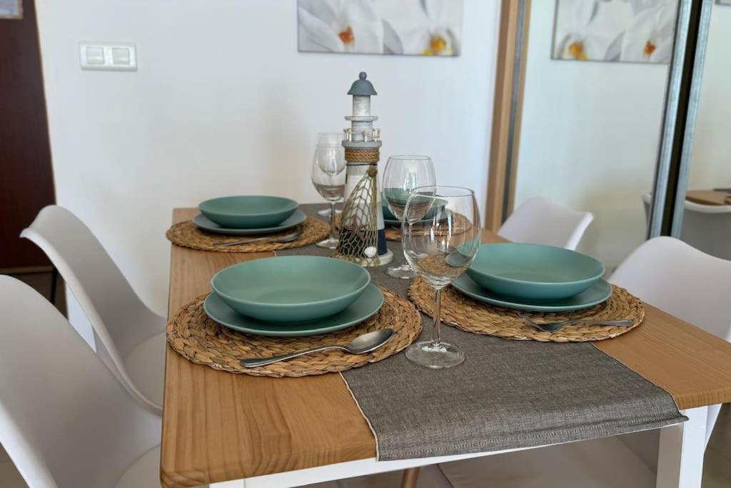 Apartamento A Pie De Playa Con Terraza Y Piscinas Apartment Benalmadena Luaran gambar