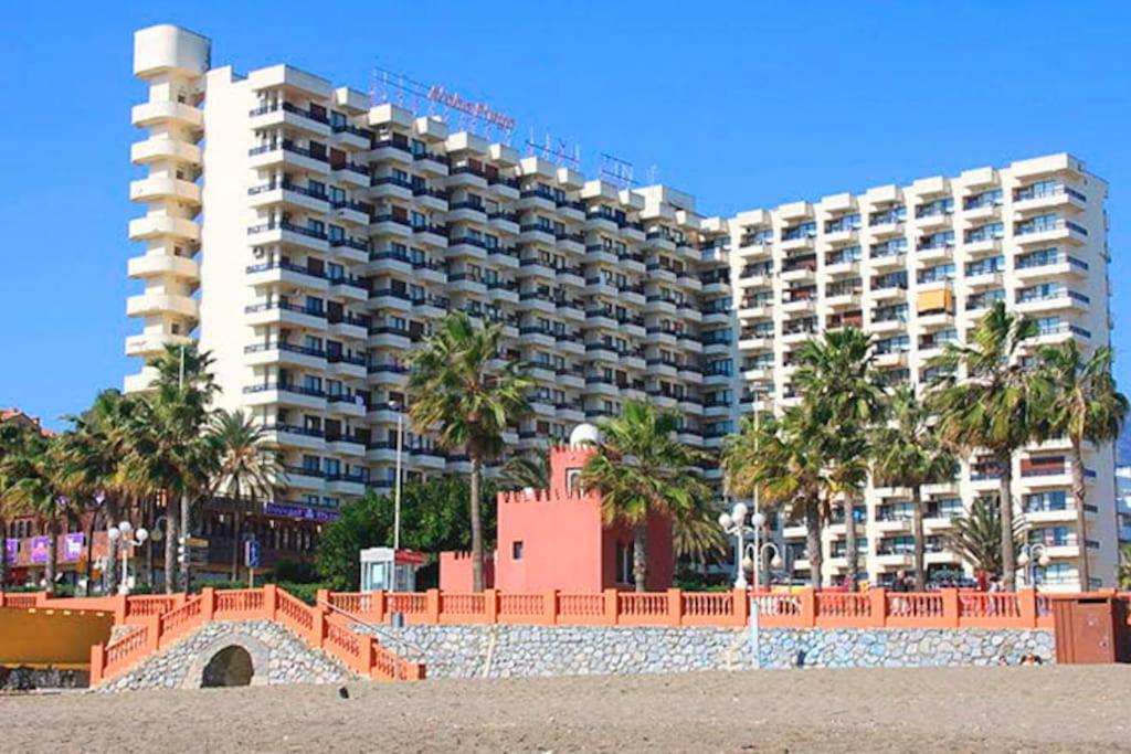 Apartamento A Pie De Playa Con Terraza Y Piscinas Apartment Benalmadena Luaran gambar