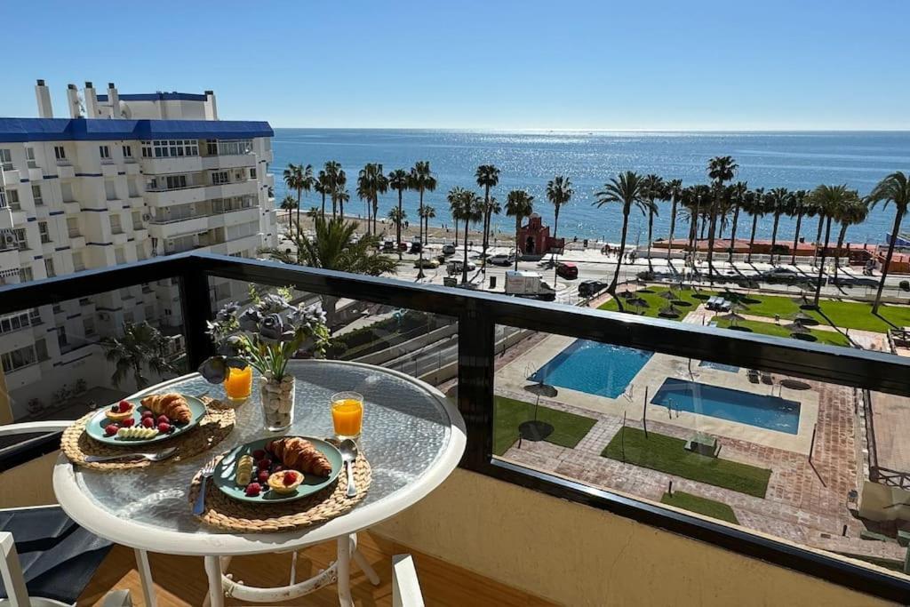 Apartamento A Pie De Playa Con Terraza Y Piscinas Apartment Benalmadena Luaran gambar